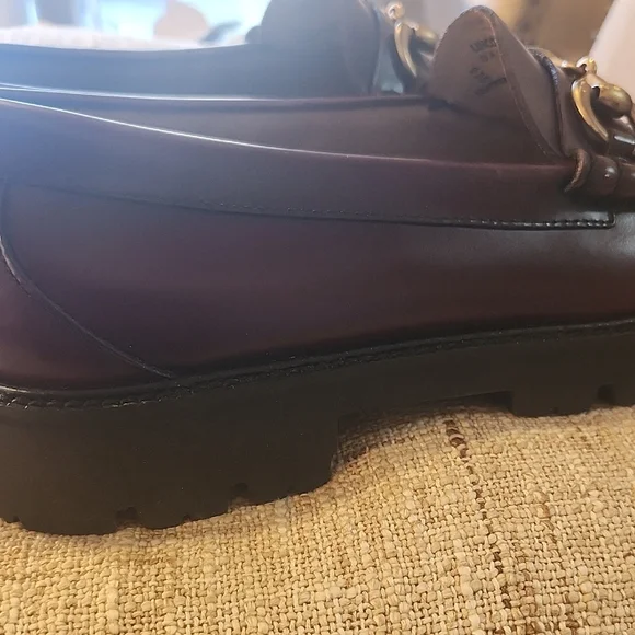 G.H. Bass & Co. Brown and Gold Loafers Timeless Slip-Ons - Picture 4 of 4